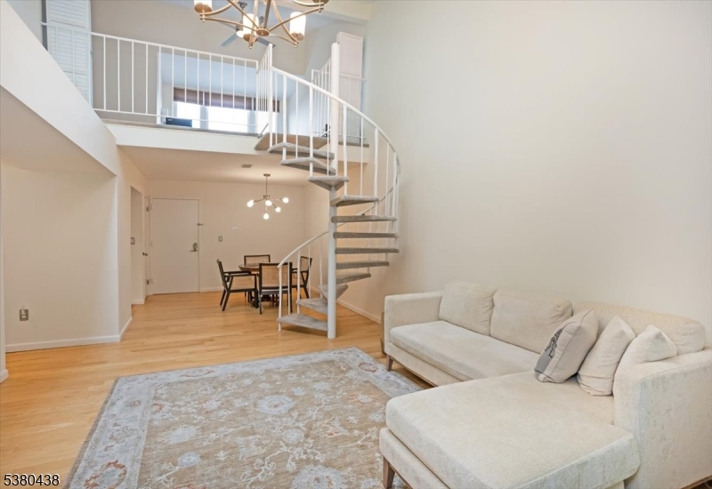 41 Mt Kemble Ave403 403