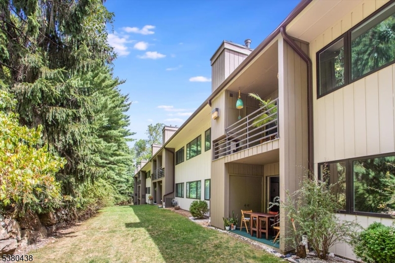 41 Mt Kemble Ave403 403