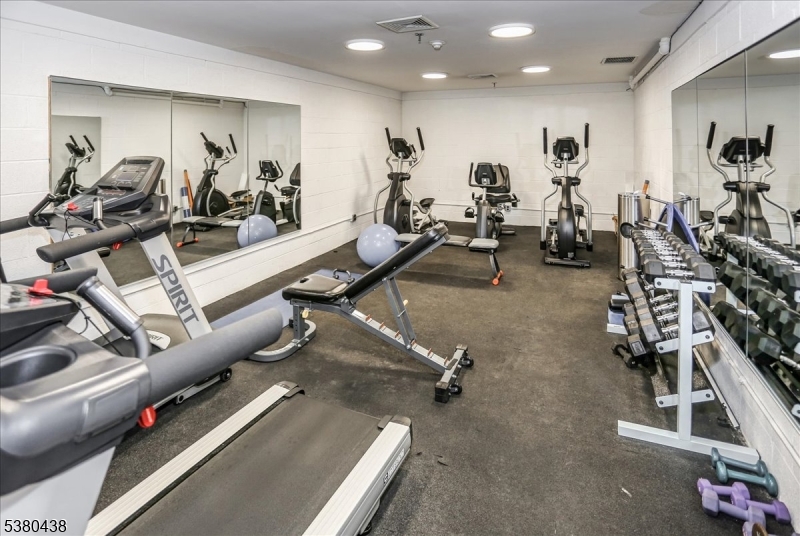 41 Mt Kemble Ave403 403