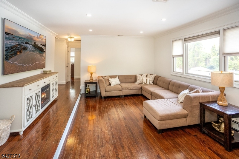 30 Foxcroft Rd