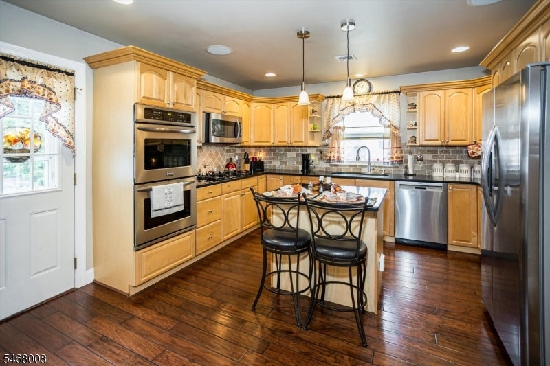 9 Rockridge Rd
