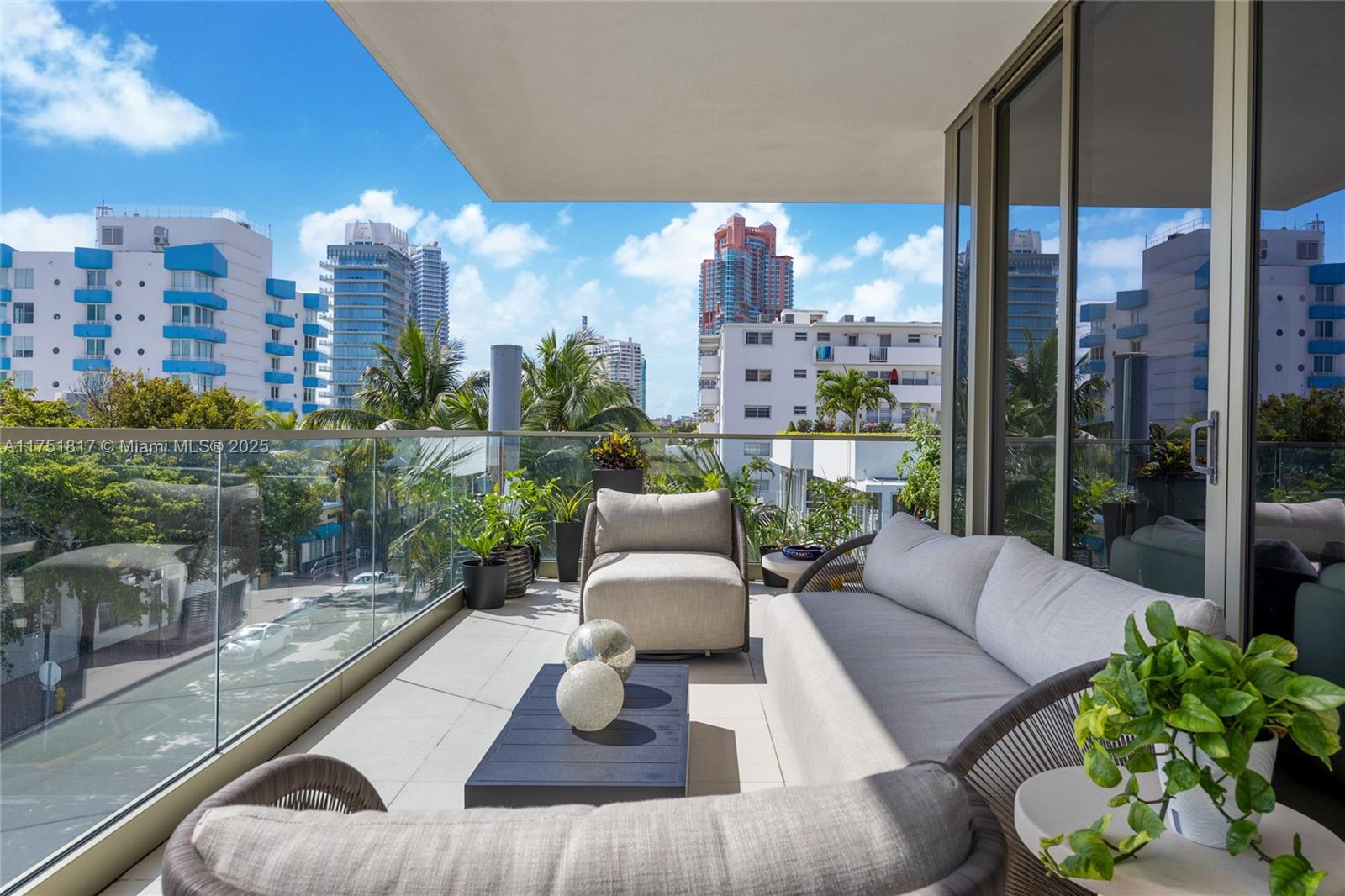 300 Collins Ave # 4D
