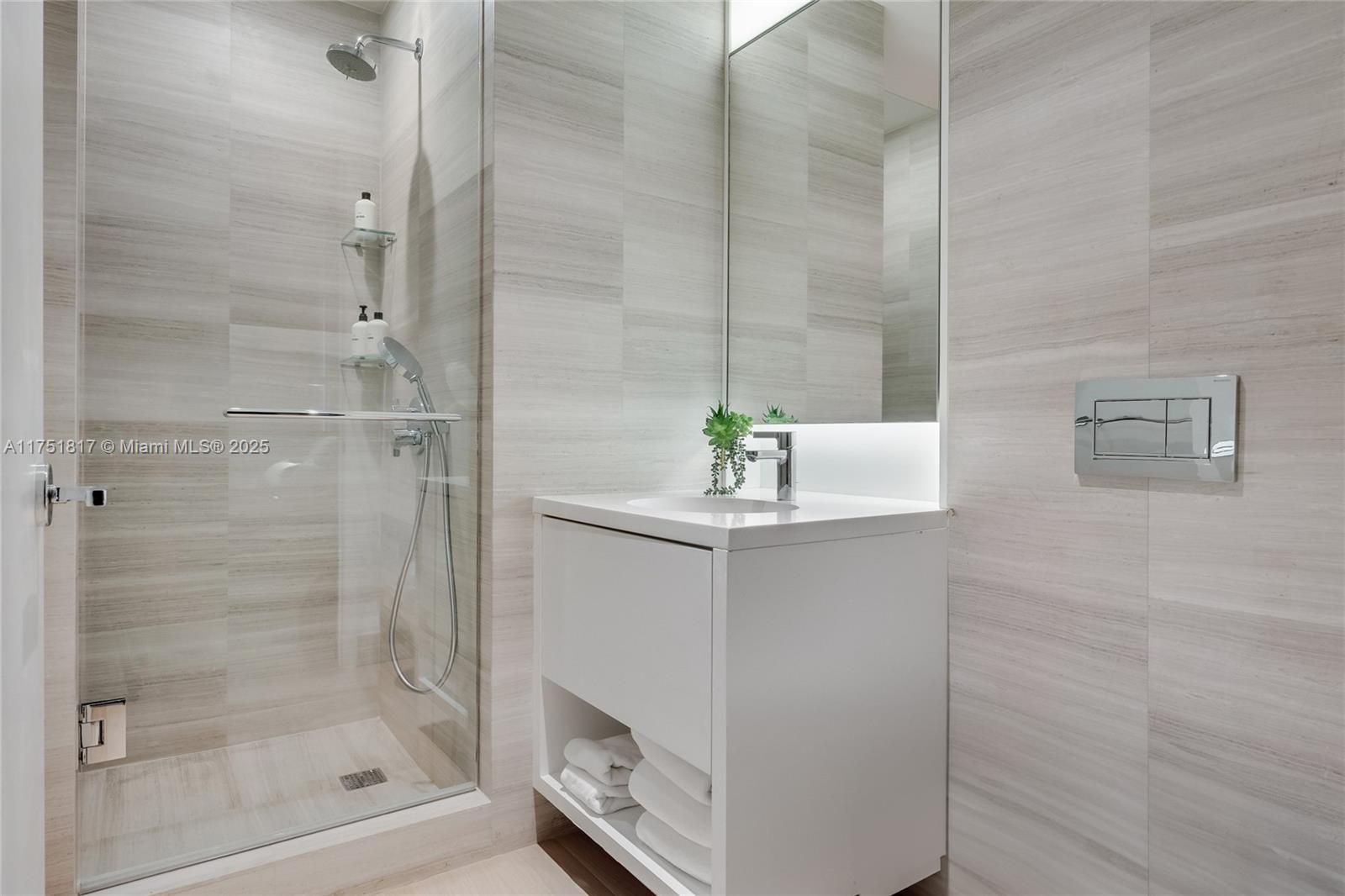 300 Collins Ave # 4D