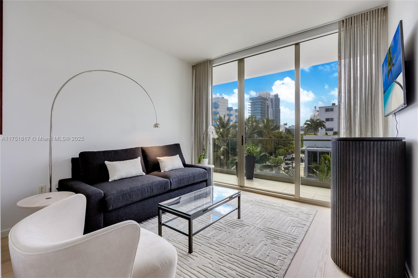 300 Collins Ave # 4D