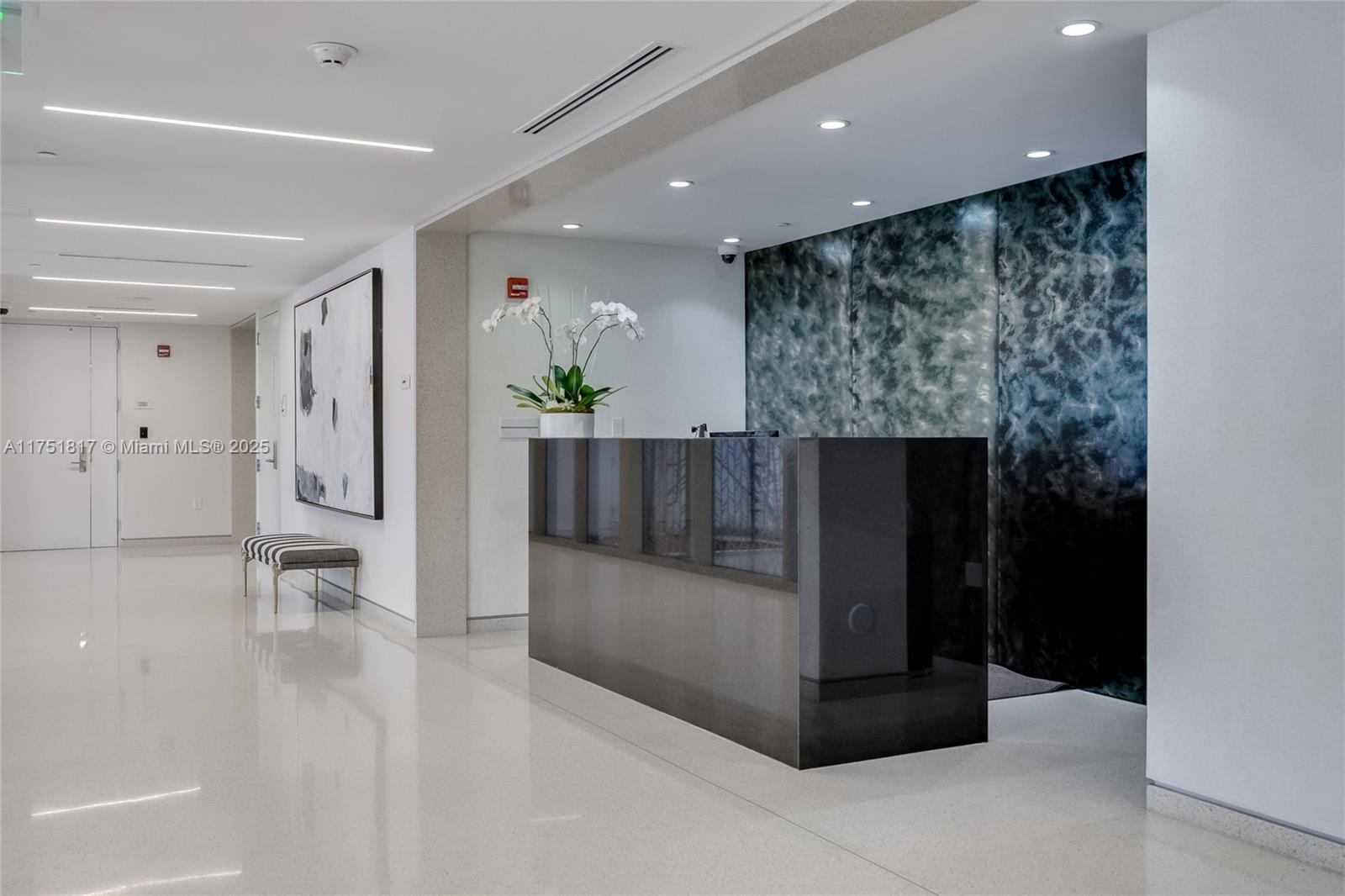 300 Collins Ave # 4D