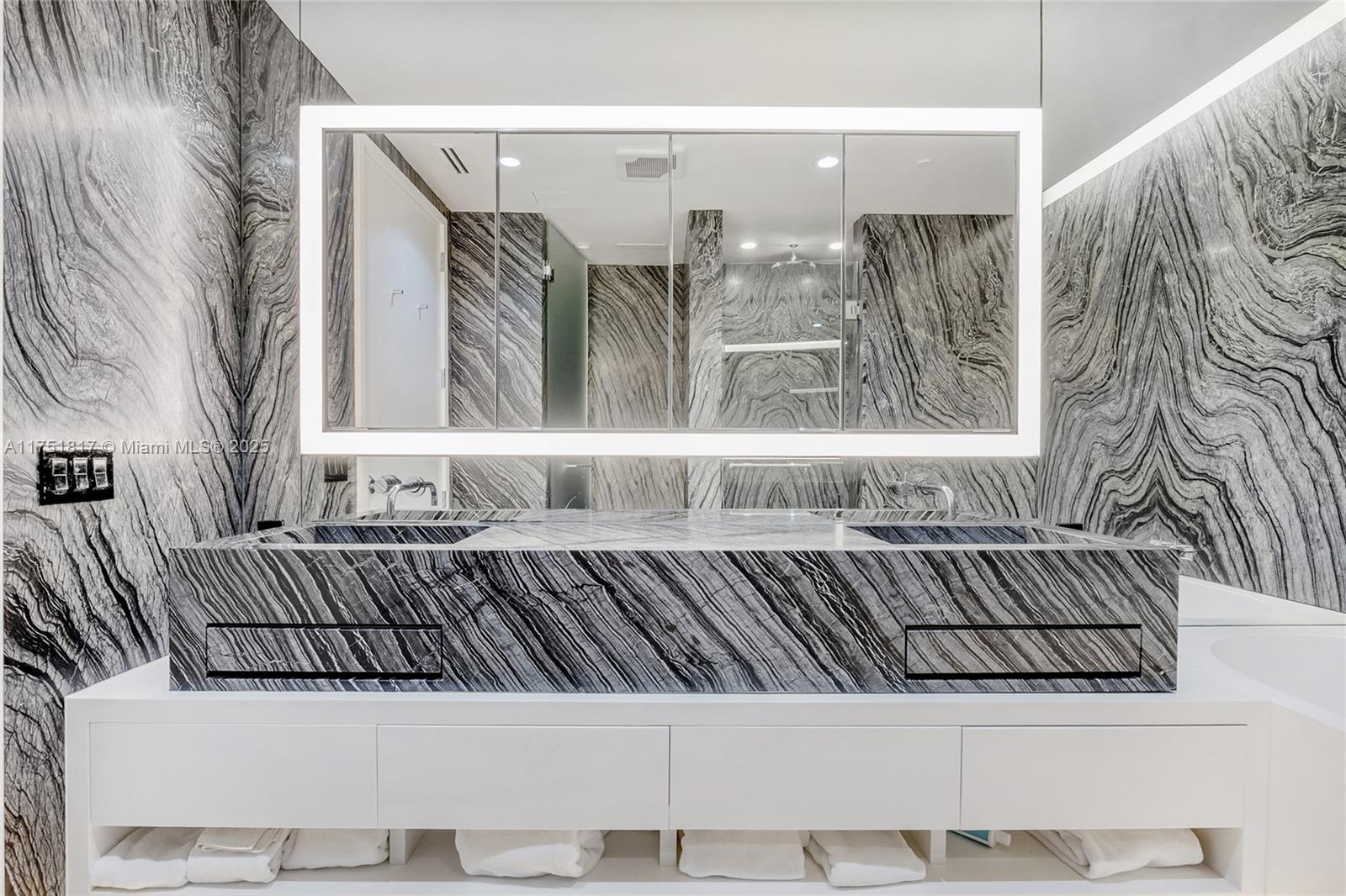 300 Collins Ave # 4D