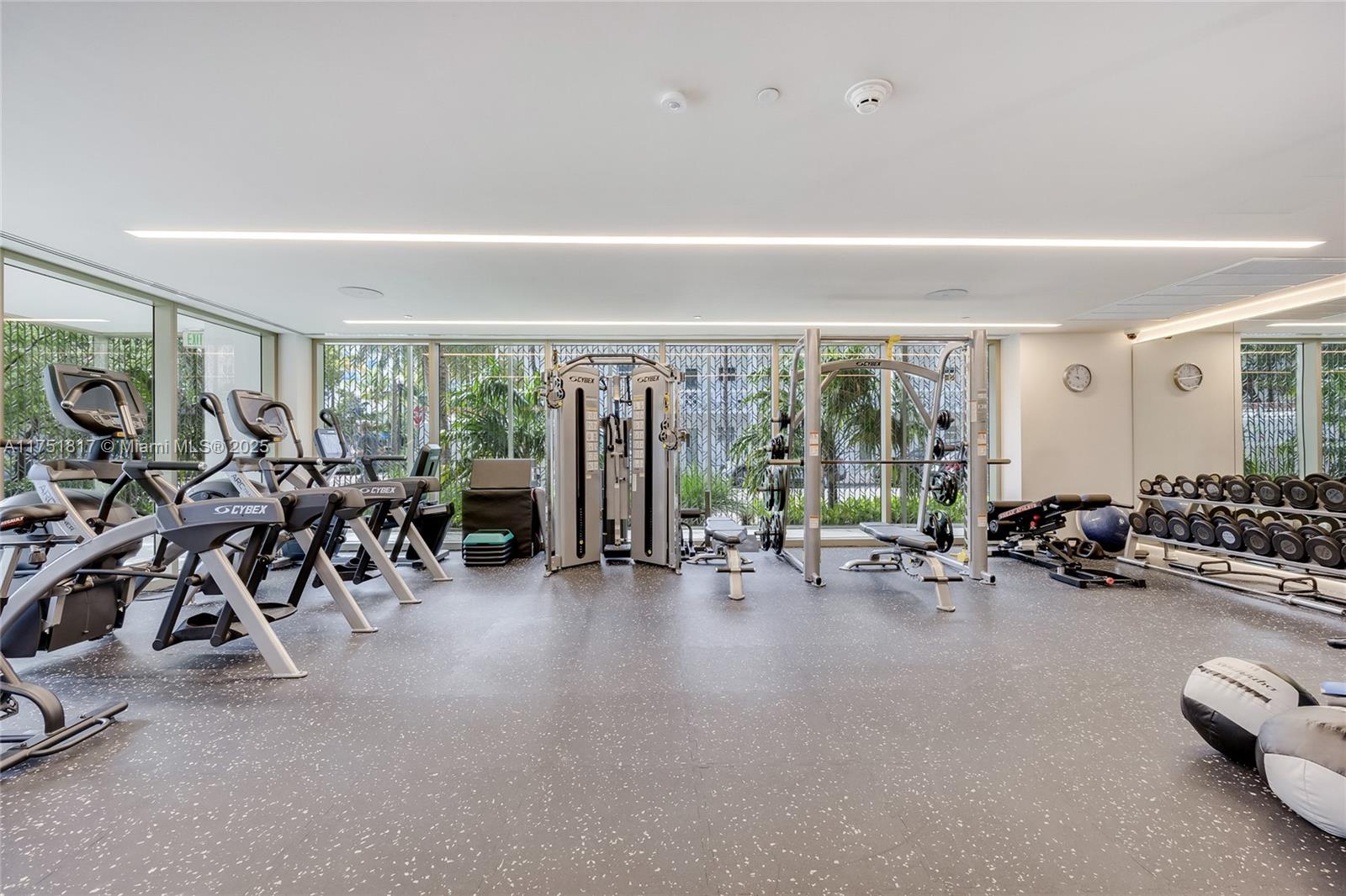 300 Collins Ave # 4D