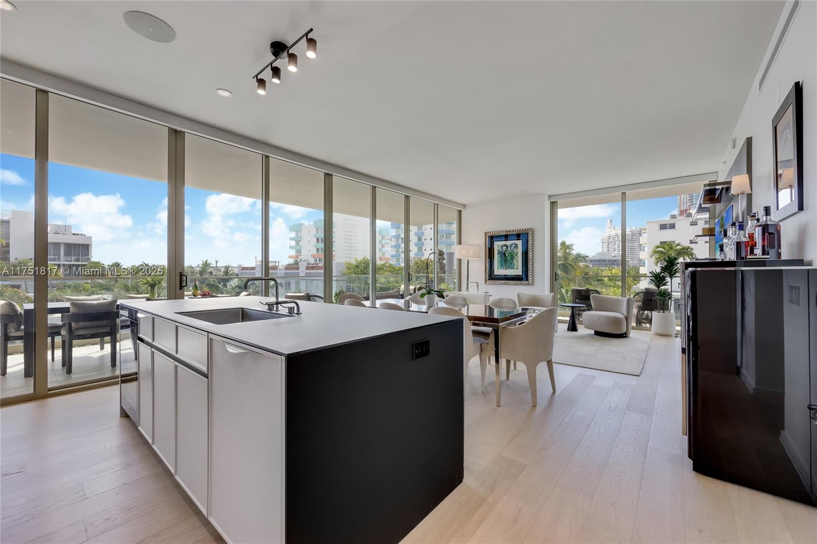 300 Collins Ave # 4D