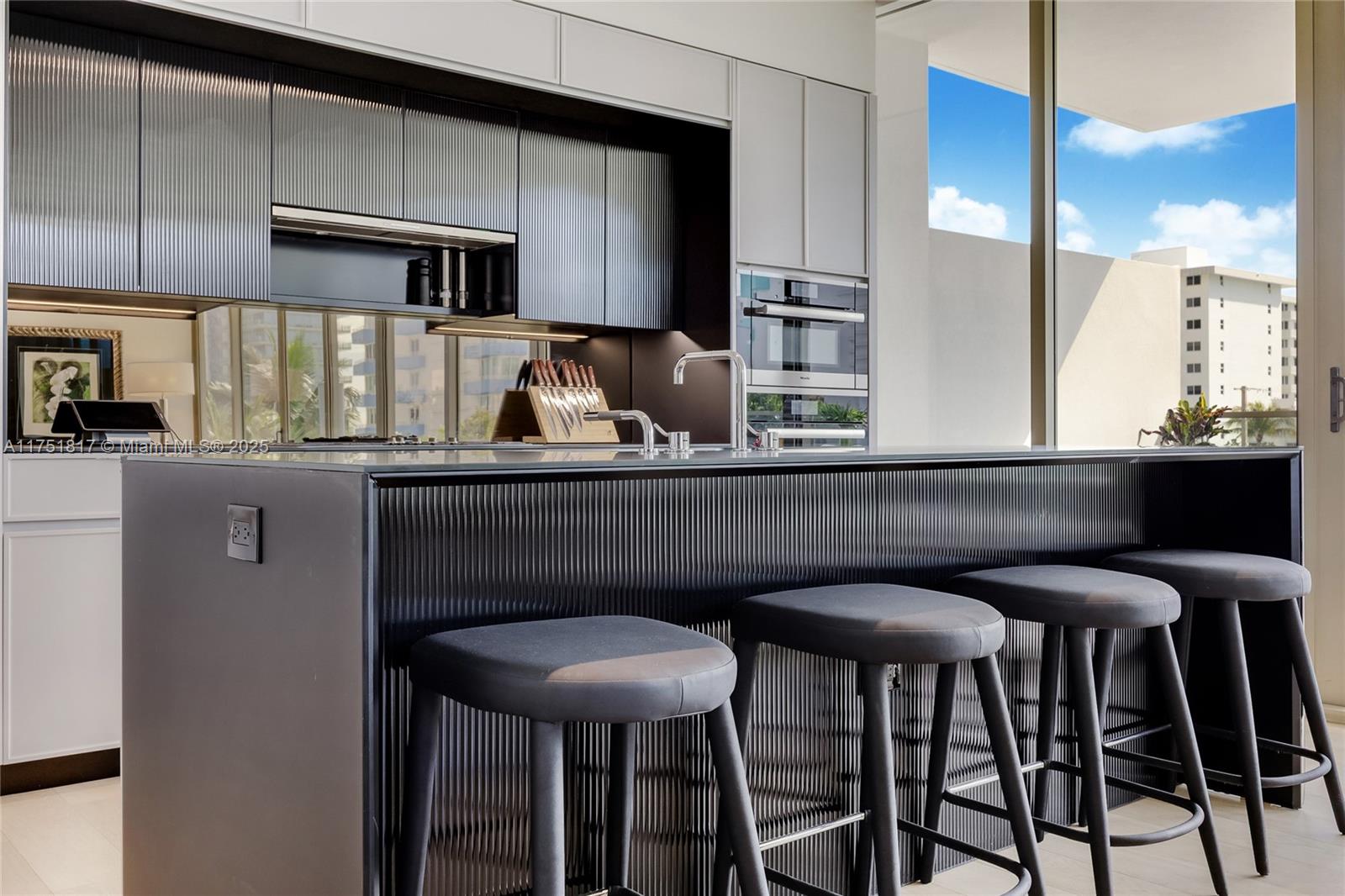 300 Collins Ave # 4D