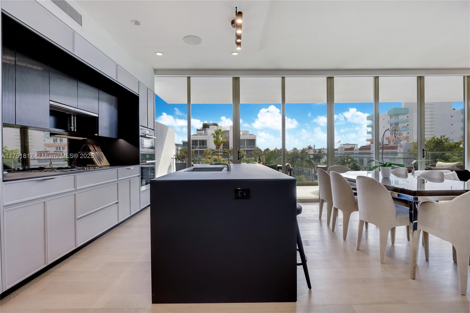 300 Collins Ave # 4D