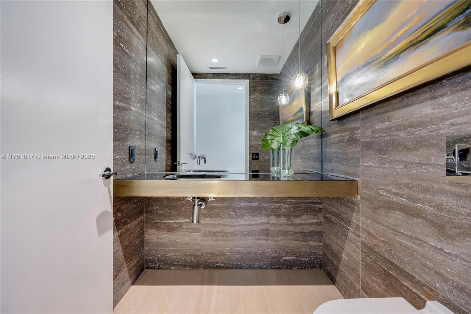 300 Collins Ave # 4D