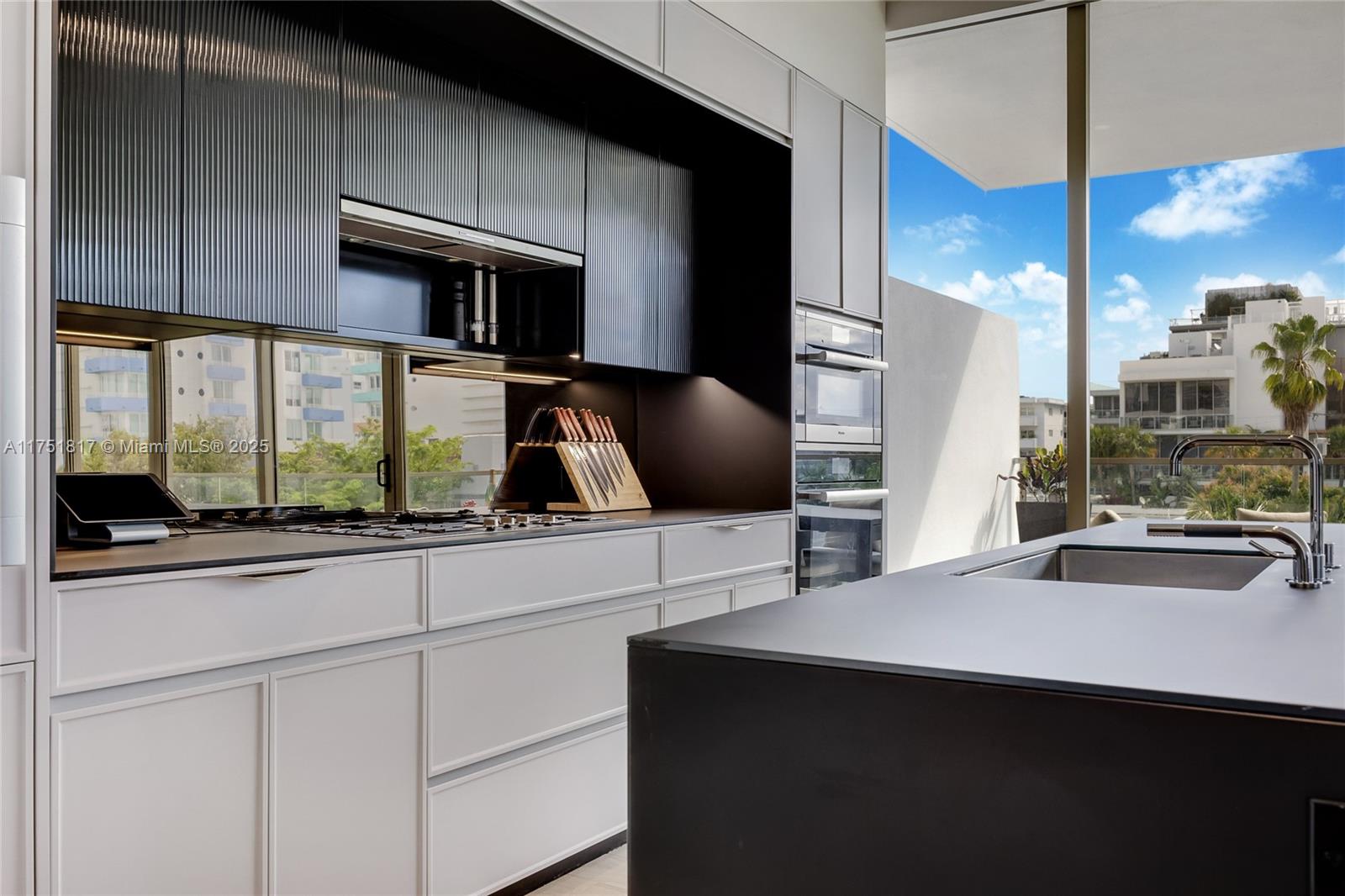 300 Collins Ave # 4D
