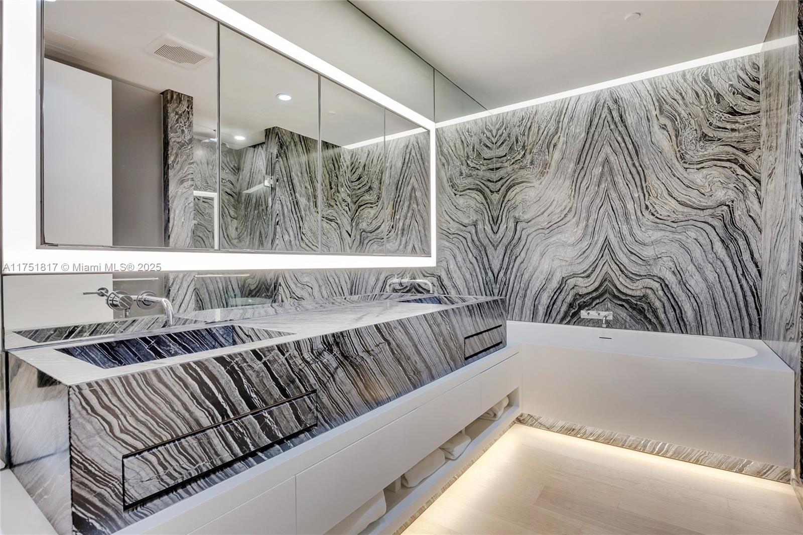 300 Collins Ave # 4D