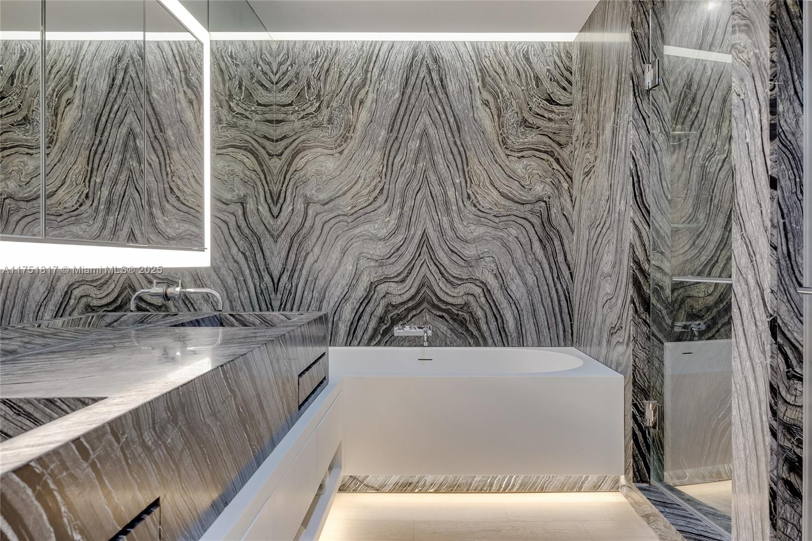 300 Collins Ave # 4D