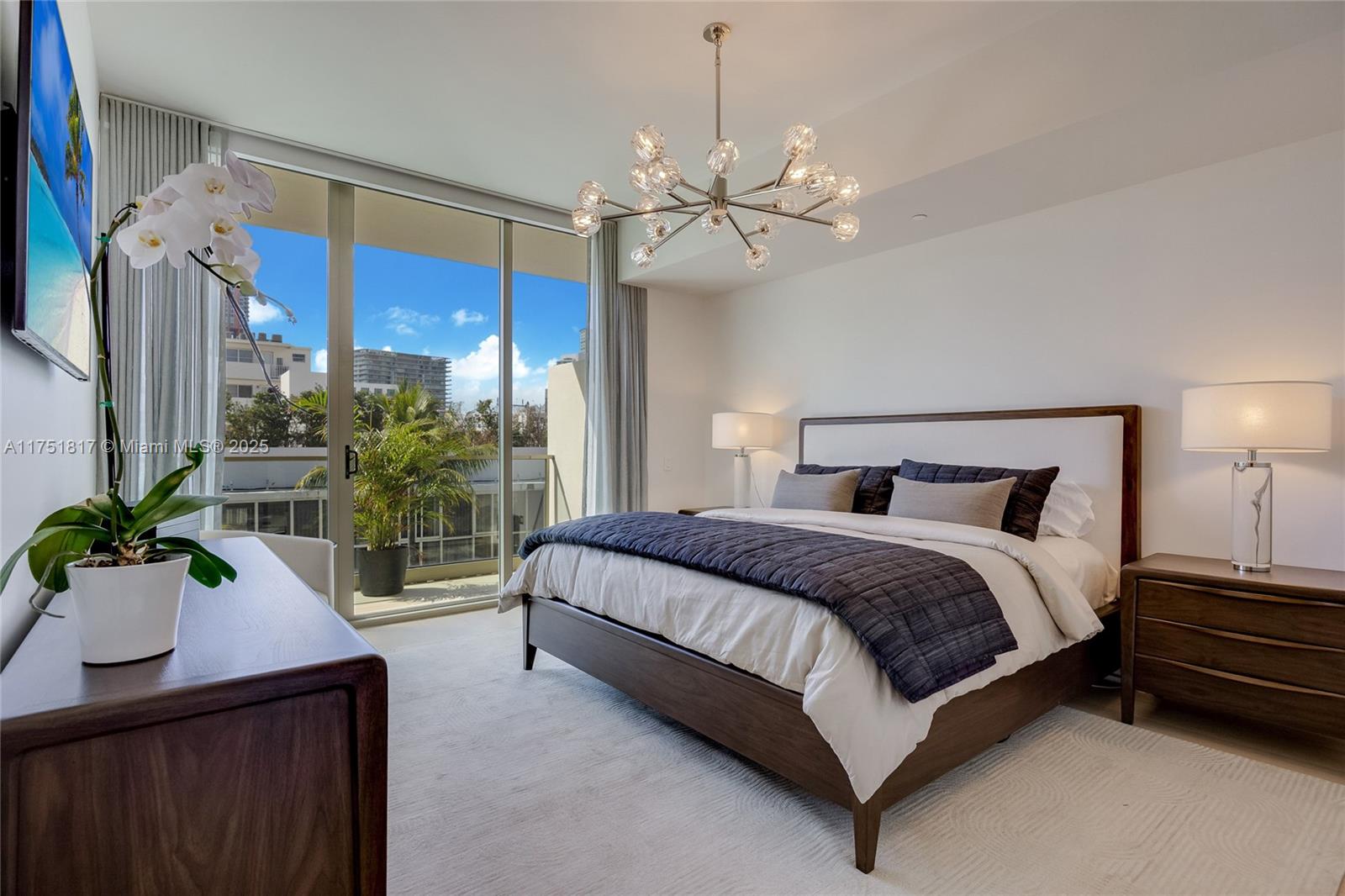 300 Collins Ave # 4D