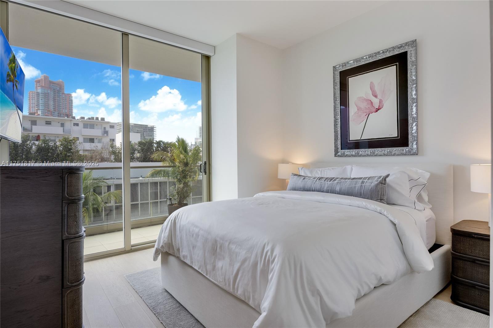 300 Collins Ave # 4D