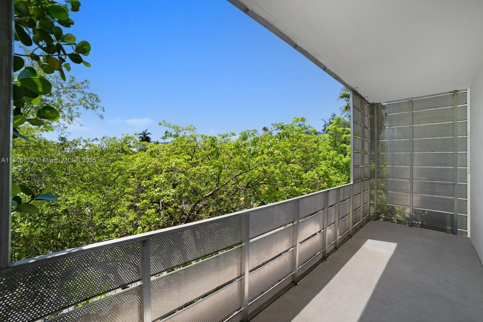 1700 Meridian Ave # 304