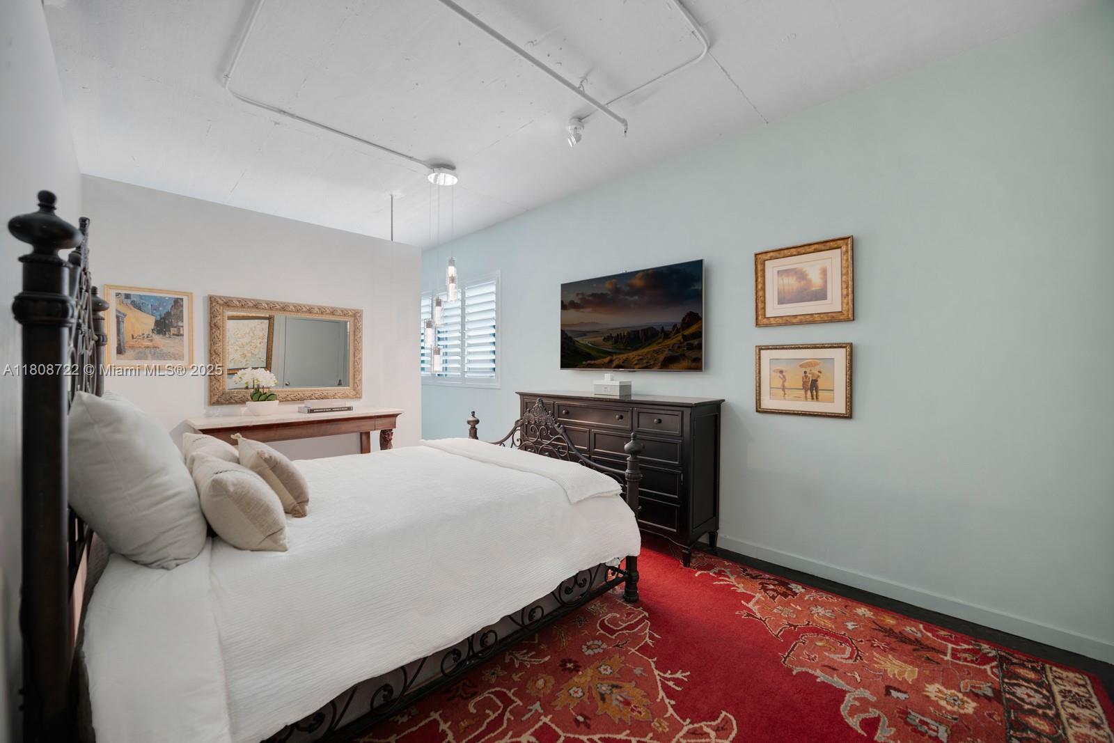 1700 Meridian Ave # 304