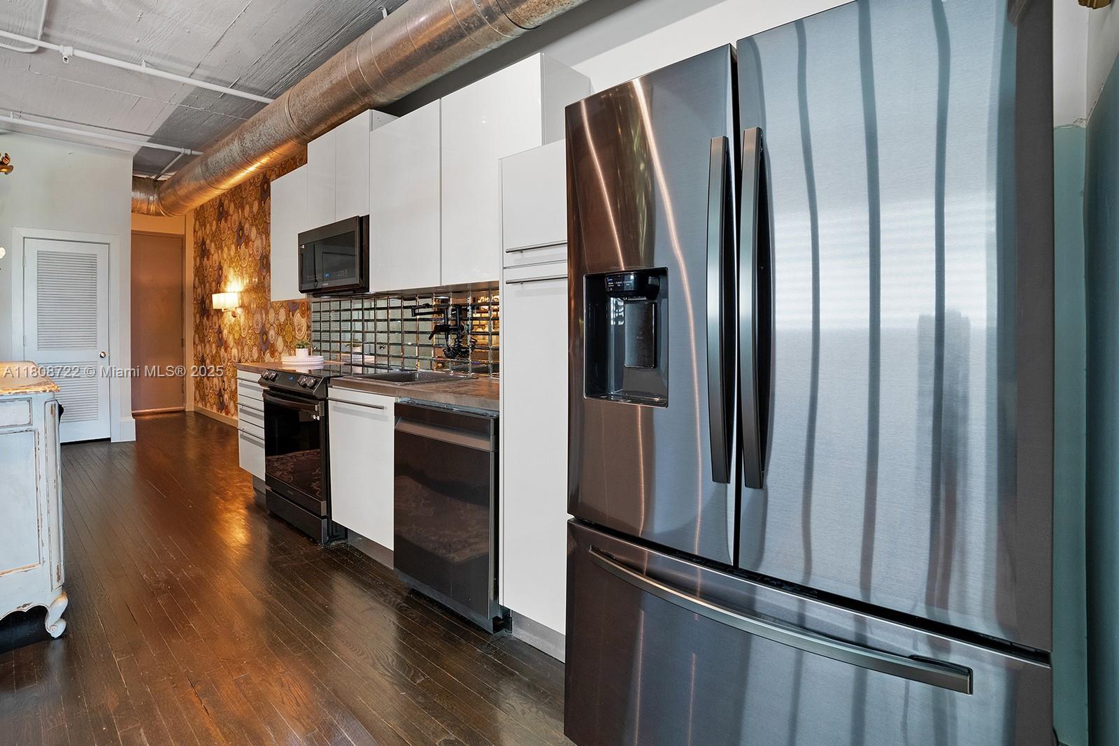 1700 Meridian Ave # 304