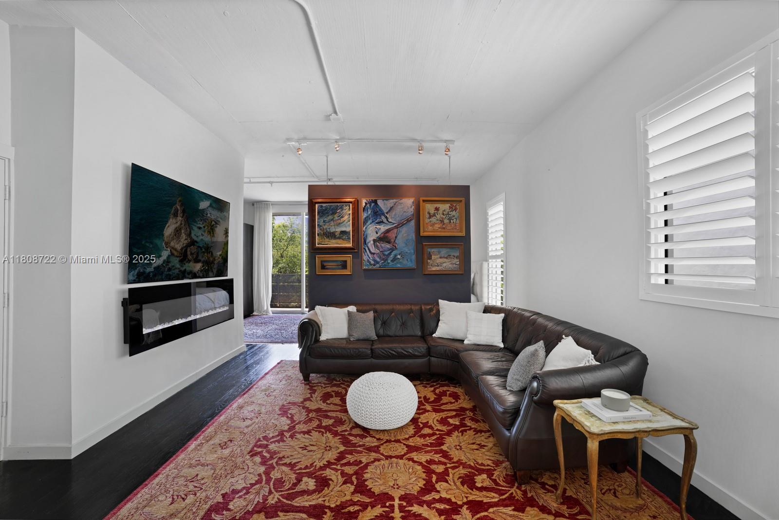 1700 Meridian Ave # 304