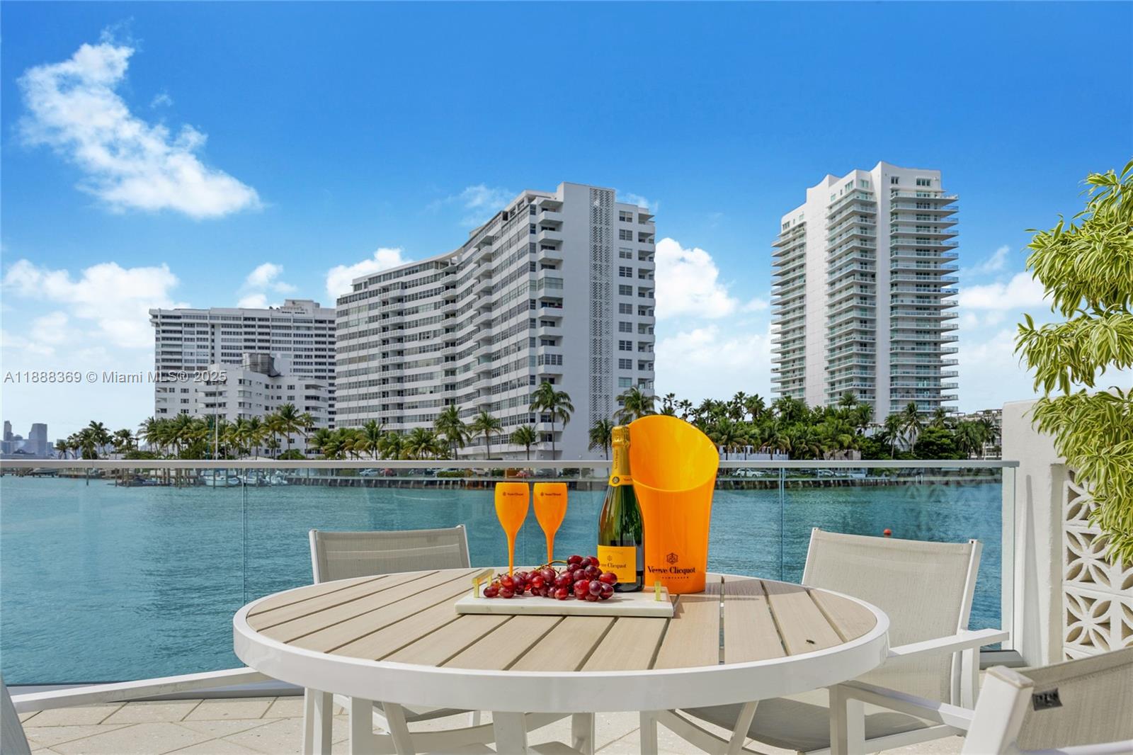 1450 Lincoln Rd # 606