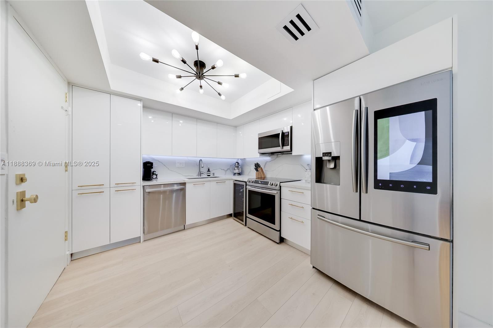 1450 Lincoln Rd # 606