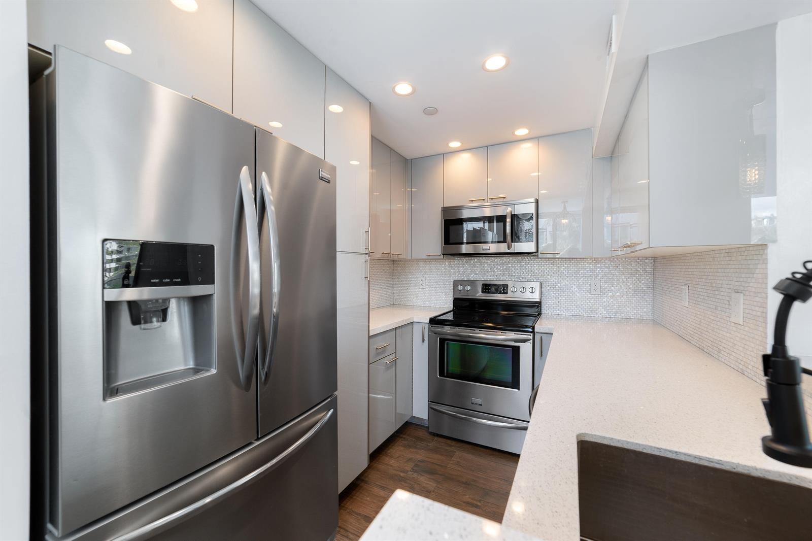 1200 West Avenue # 316