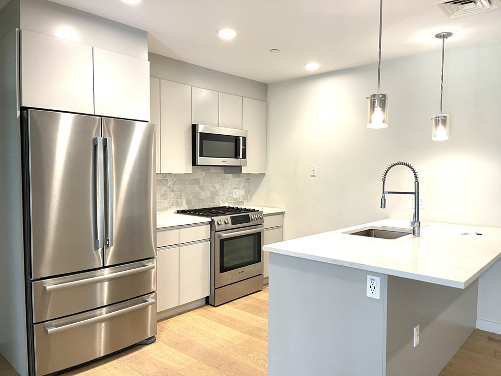 16 Boardman St # 202