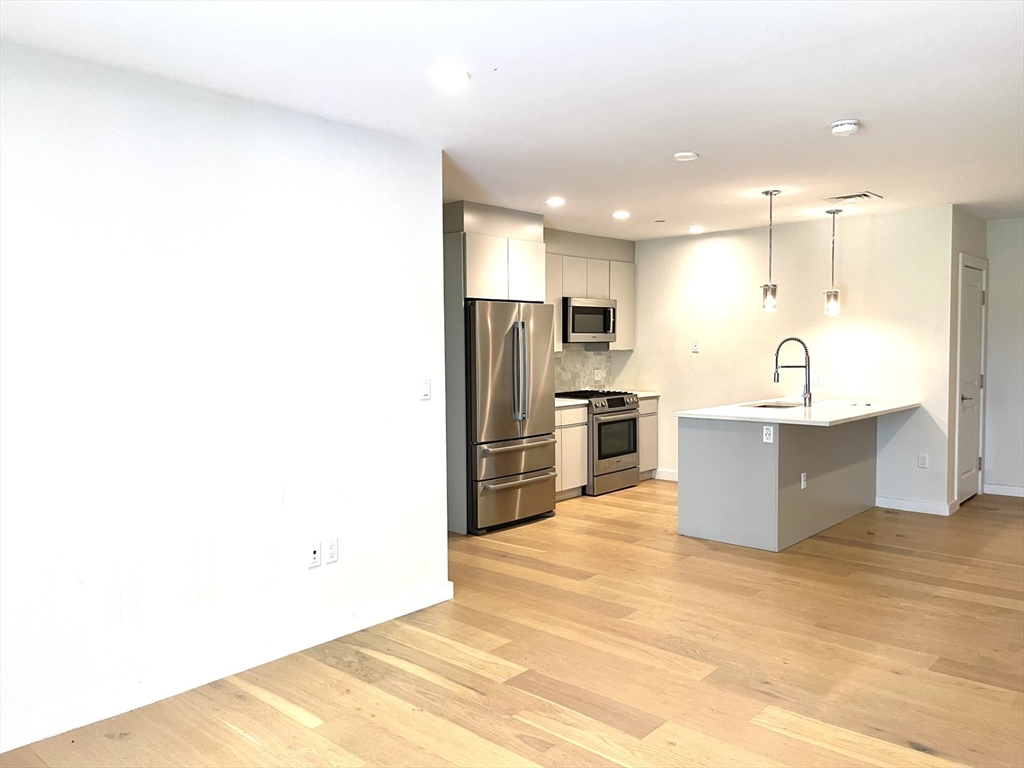 16 Boardman St # 202