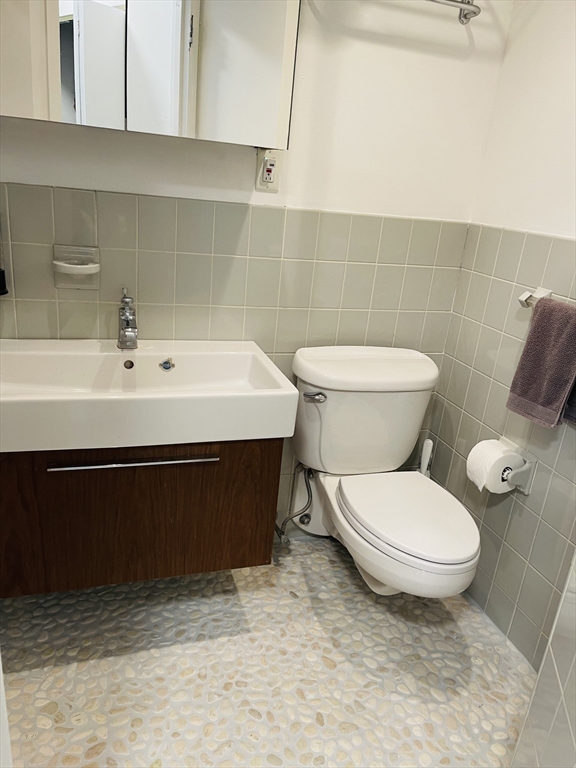 300 Lynn Shore Dr Unit: 612