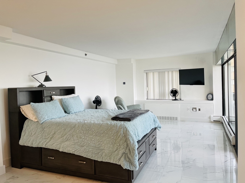 300 Lynn Shore Dr Unit: 612
