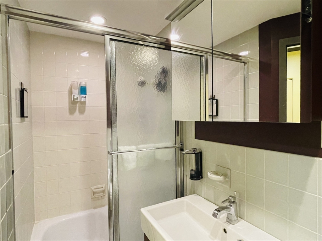 300 Lynn Shore Dr Unit: 612