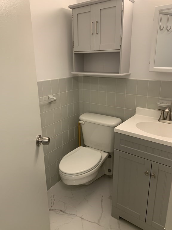 300 Lynn Shore Dr Unit: 401