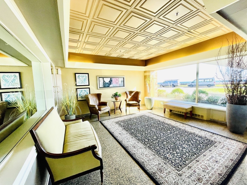 300 Lynn Shore Dr Unit: 401
