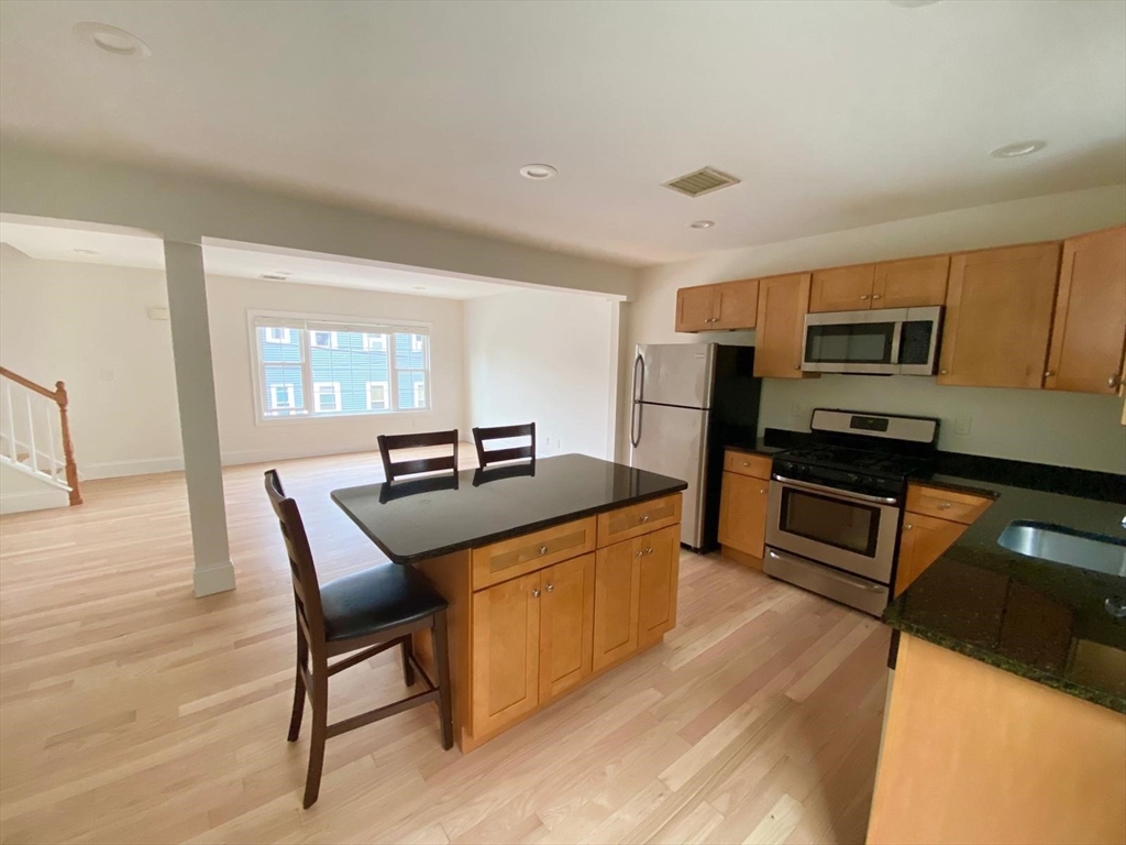 18 Plainfield St # 18