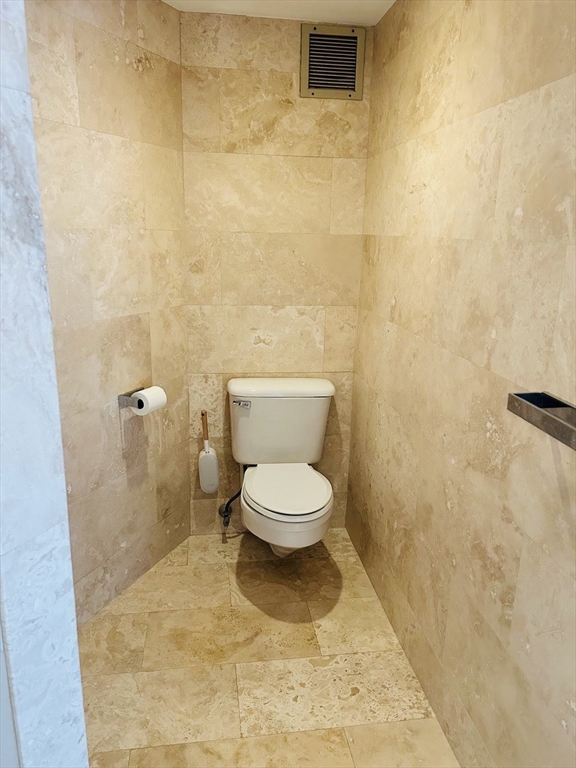 300 Lynn Shore Dr Unit: 408