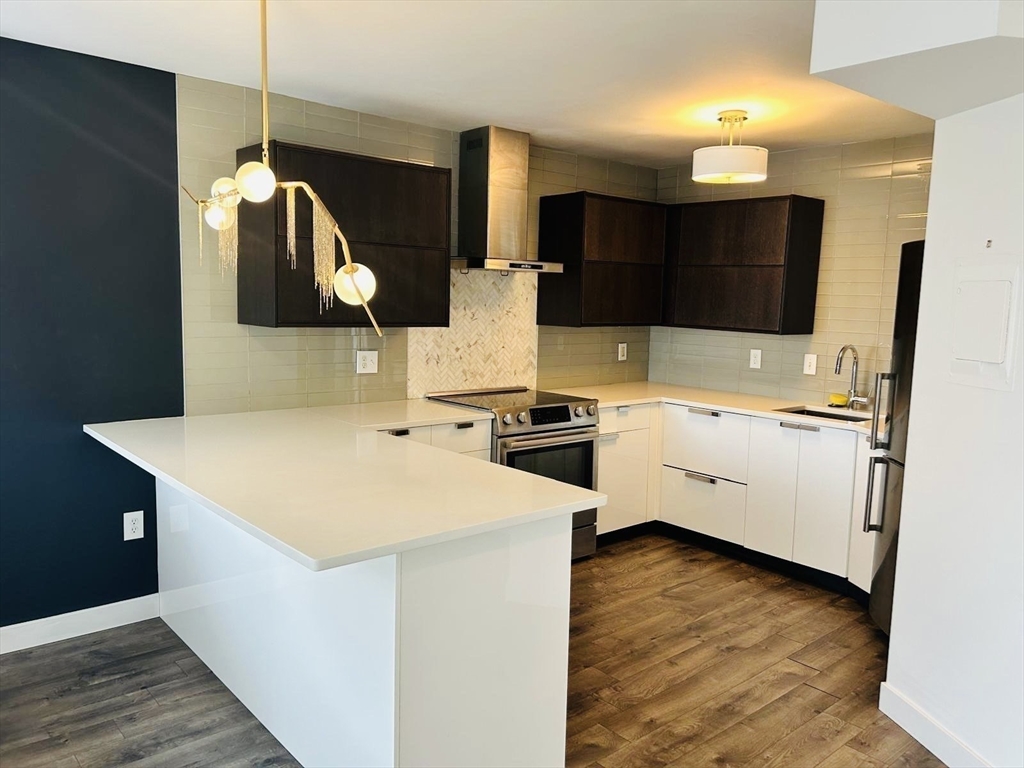 300 Lynn Shore Dr Unit: 408