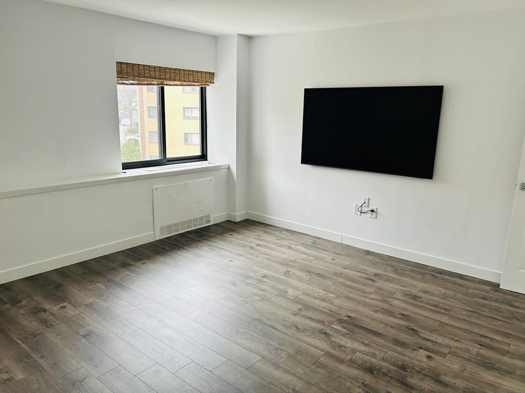 300 Lynn Shore Dr Unit: 408
