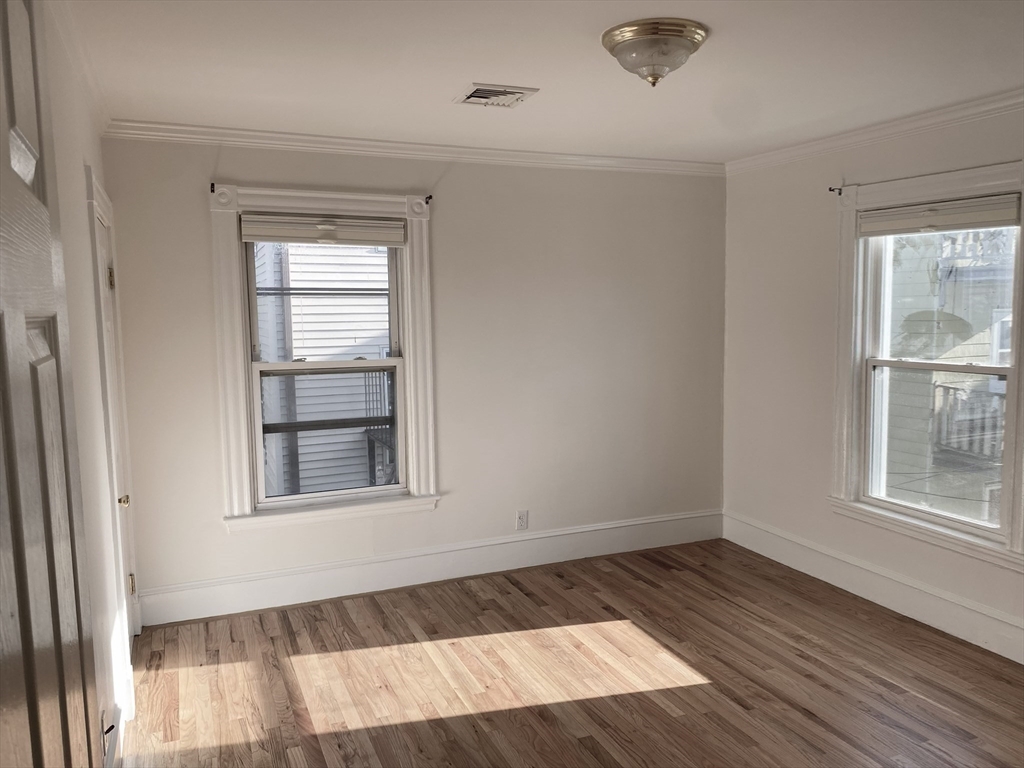 8 White Ave