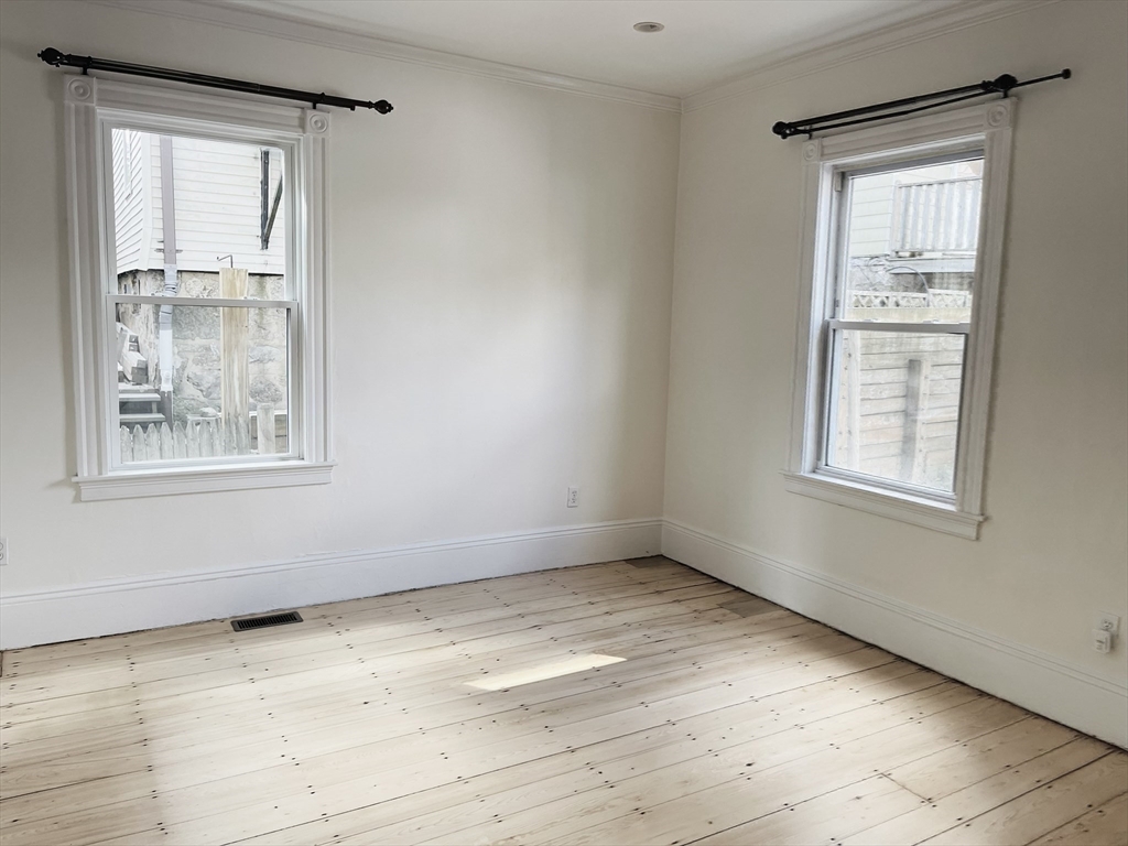 8 White Ave