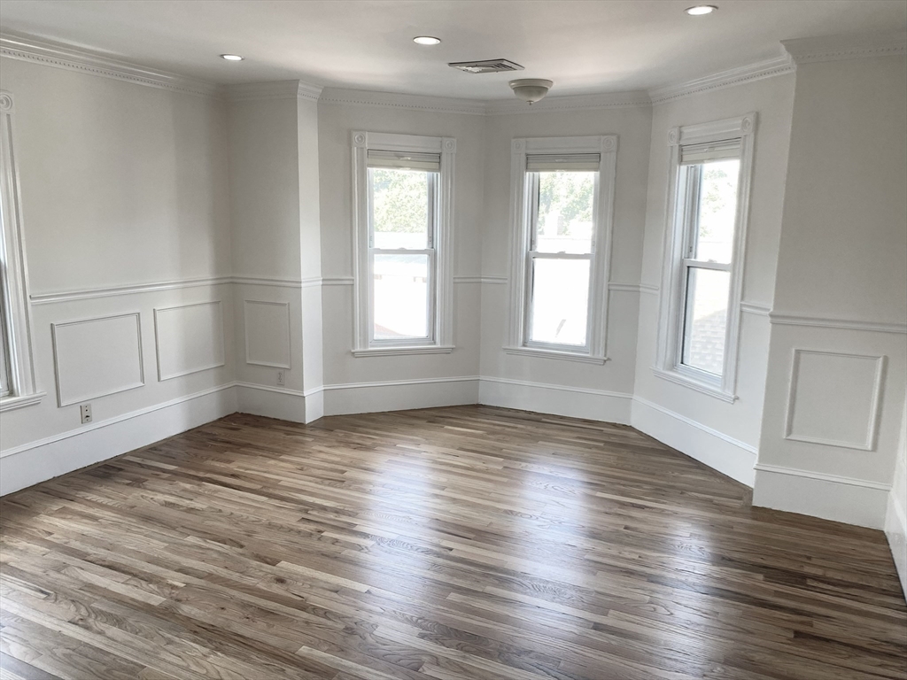 8 White Ave