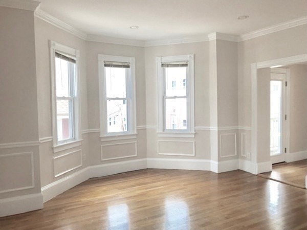 8 White Ave