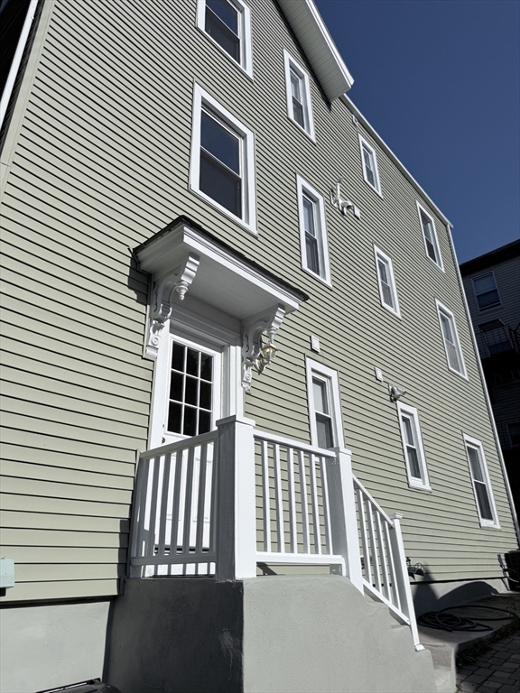 8 White Ave