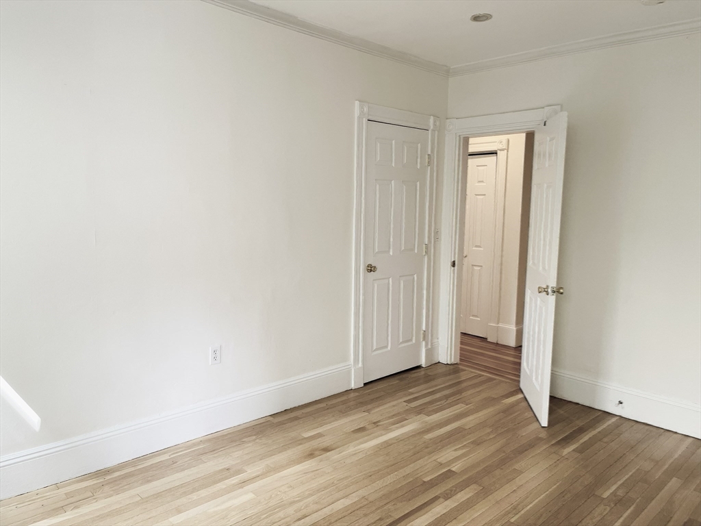 8 White Ave