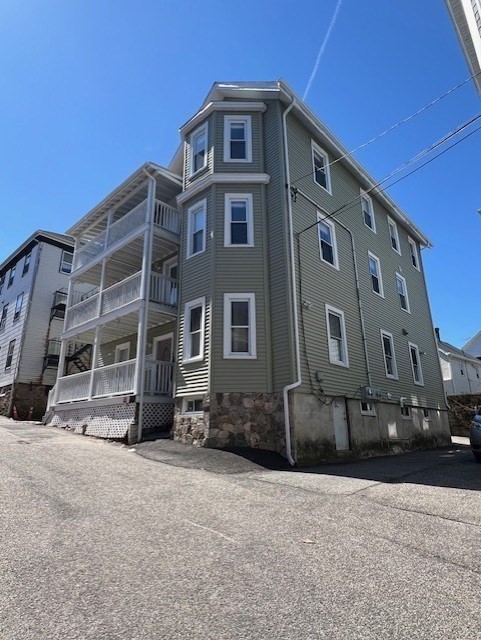 8 White Ave