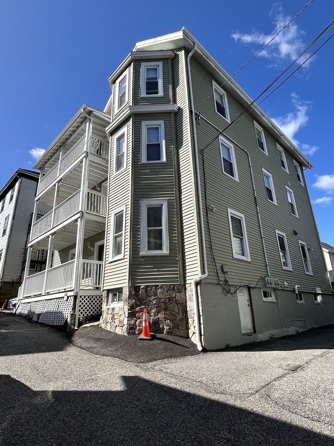 8 White Ave