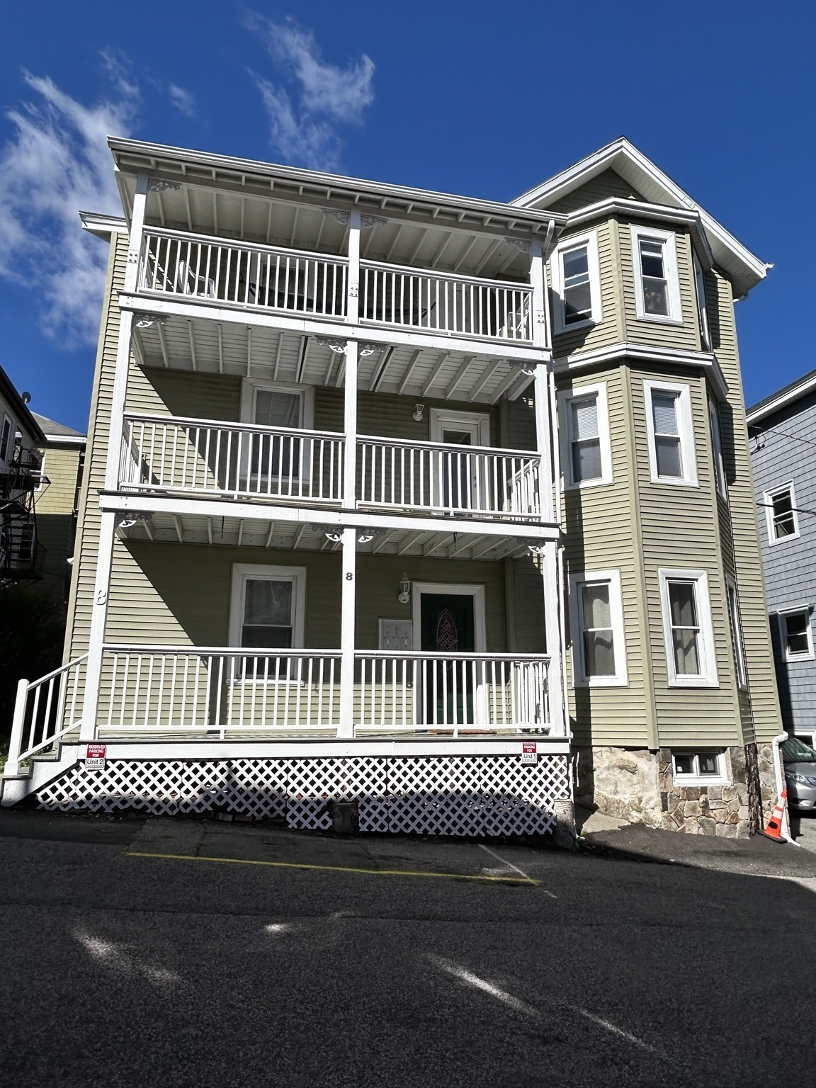 8 White Ave