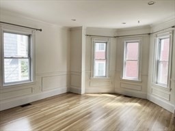 8 White Ave