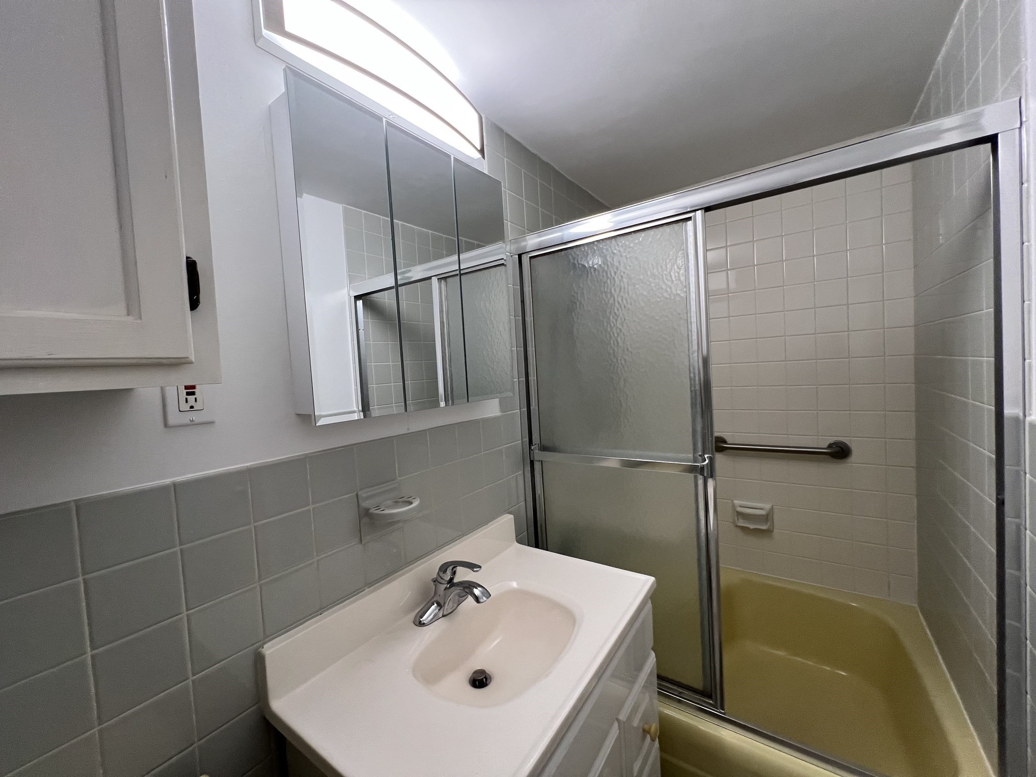 300 Lynn Shore Dr Unit: 1001