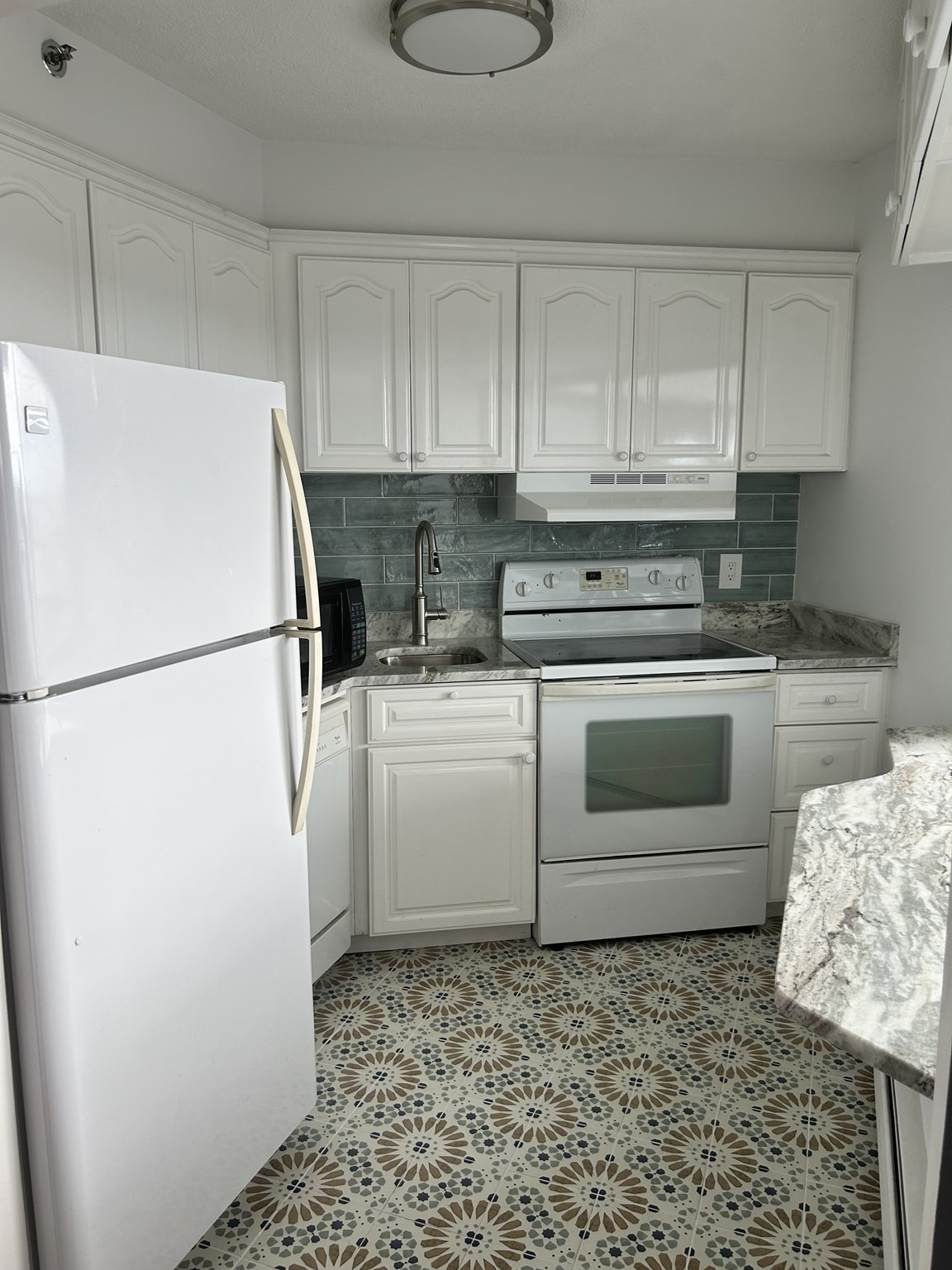 300 Lynn Shore Dr Unit: 1001